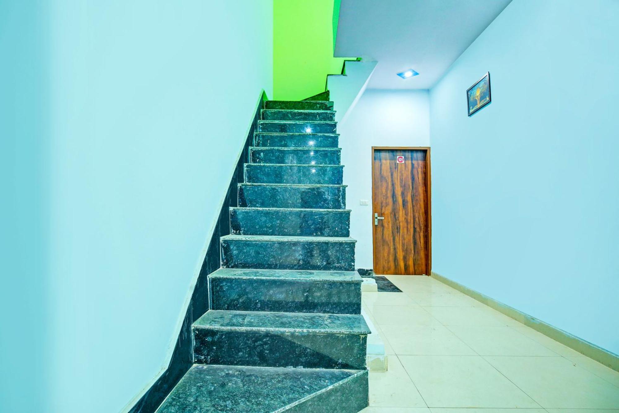 Super Hotel O Sirsa Hotel & Guest House 외부 사진